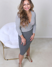 Shameless Latina spreads her legs in sexy mature porn pictures