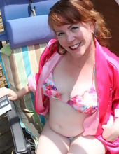 Watch nude mature pictures of cheerful redhead who wants sex so much