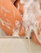 Sexy MILF takes a bath and decides to masturbate pussy with vibrator