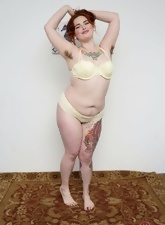 Tattooed and chubby MILF not shy to show unshaved parts of her body