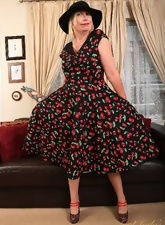 Joyful blonde mom in heels strips naked in solo pictures