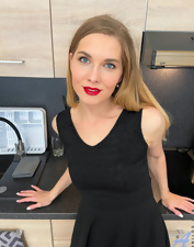 Teaser in the kitchen is going to show her perfect pussy
