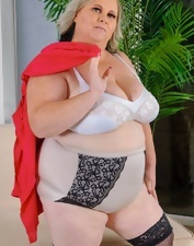 A mature BBW woman feels confident and extra horny