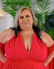A mature BBW woman feels confident and extra horny