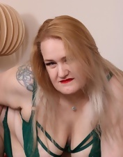 Wearing her green lingerie while seducing the BBW fetishists