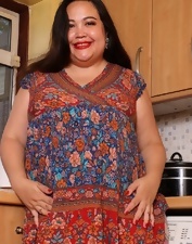 Kitchen photos in which a fat cougar shows us everything