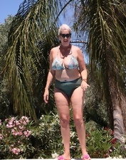 Mature Blonde Nude Poolside Photos Gallery