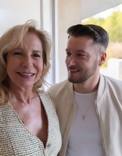 Blonde Gilf Pussy Spread Nude Gallery