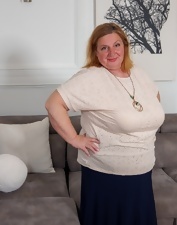 Plump Mature With Young Brunette Gallery