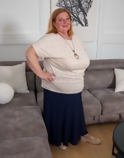 Plump Mature With Young Brunette Gallery