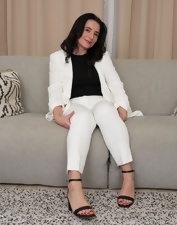 Mature Bald Pussy Spreading XXX Photos