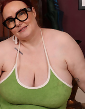 Mature Babe Bending Over Big Booty Gallery