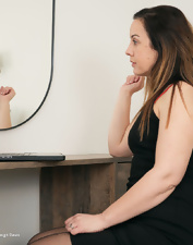 Mature Milf Nude Spread Pose Photos