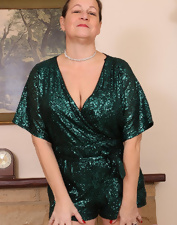 Mature Solo Tease Gallery Pics: Spread Pussy
