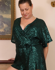 Mature Solo Tease Gallery Pics: Spread Pussy