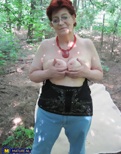 Outdoor Pics Of Mature Milf With Saggy Tits